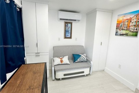 Immobilier commercial à louer à Miami, Floride: 121.89 m2 № 2000102 - photo 2