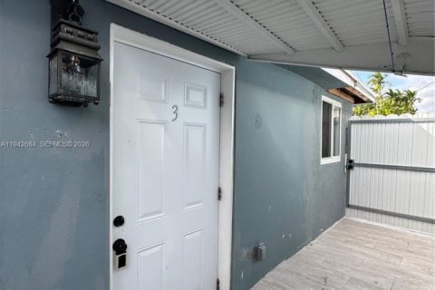 Immobilier commercial à louer à Miami, Floride: 121.89 m2 № 2000102 - photo 9