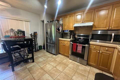 House in Miami, Florida 3 bedrooms, 154.87 sq.m. № 1822182 - photo 6