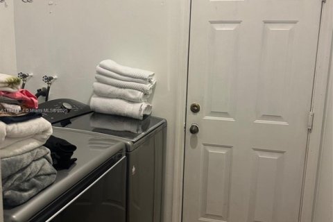 House in Miami, Florida 3 bedrooms, 154.87 sq.m. № 1822182 - photo 8