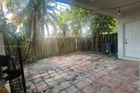 House in Miami, Florida 3 bedrooms, 154.87 sq.m. № 1822182 - photo 21