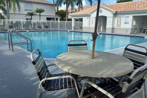 House in Miami, Florida 3 bedrooms, 154.87 sq.m. № 1822182 - photo 2