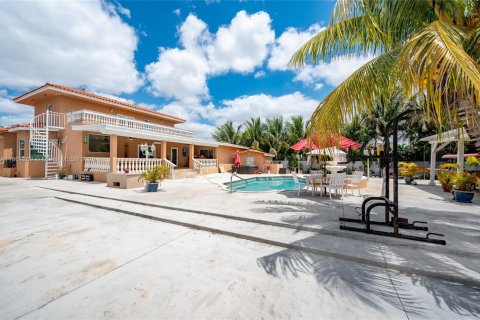 Villa ou maison à vendre à Miami, Floride: 4 chambres, 252.51 m2 № 1889518 - photo 13