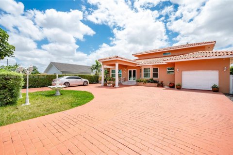 Villa ou maison à vendre à Miami, Floride: 4 chambres, 252.51 m2 № 1889518 - photo 2