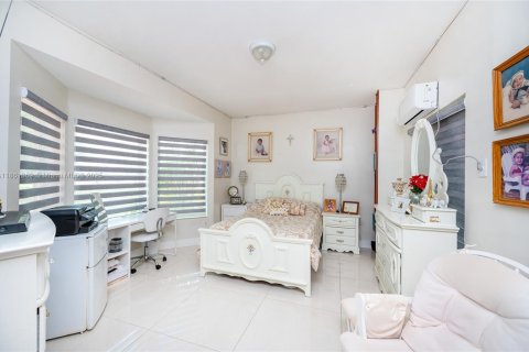 Villa ou maison à vendre à Miami, Floride: 4 chambres, 252.51 m2 № 1889518 - photo 23