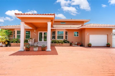 Villa ou maison à vendre à Miami, Floride: 4 chambres, 252.51 m2 № 1889518 - photo 4