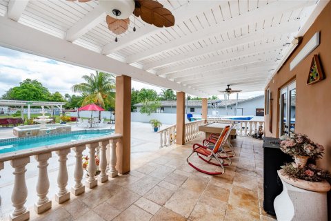 Villa ou maison à vendre à Miami, Floride: 4 chambres, 252.51 m2 № 1889518 - photo 15