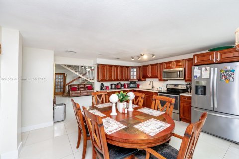 Villa ou maison à vendre à Miami, Floride: 4 chambres, 252.51 m2 № 1889518 - photo 20