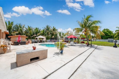 Villa ou maison à vendre à Miami, Floride: 4 chambres, 252.51 m2 № 1889518 - photo 7