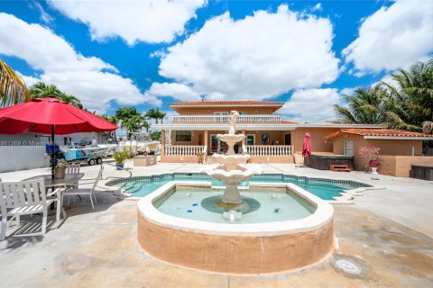 Villa ou maison à vendre à Miami, Floride: 4 chambres, 252.51 m2 № 1889518 - photo 14