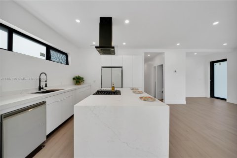 Villa ou maison à vendre à Miami, Floride: 4 chambres, 158.31 m2 № 1940922 - photo 9