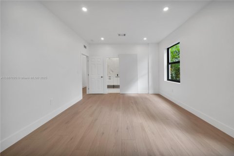 Villa ou maison à vendre à Miami, Floride: 4 chambres, 158.31 m2 № 1940922 - photo 19