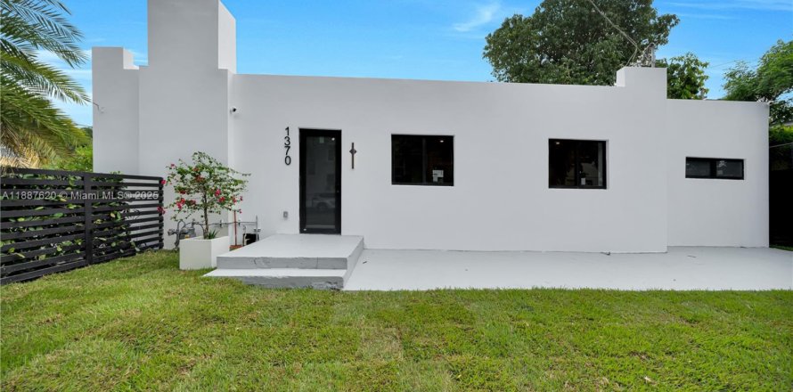 Villa ou maison à Miami, Floride 4 chambres, 158.31 m2 № 1940922