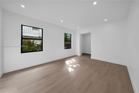 Villa ou maison à vendre à Miami, Floride: 4 chambres, 158.31 m2 № 1940922 - photo 17