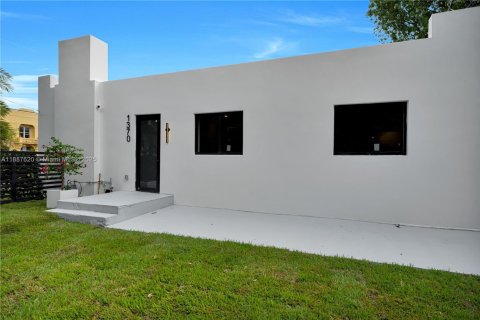 Villa ou maison à vendre à Miami, Floride: 4 chambres, 158.31 m2 № 1940922 - photo 2