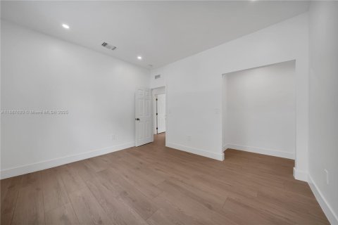 Villa ou maison à vendre à Miami, Floride: 4 chambres, 158.31 m2 № 1940922 - photo 27