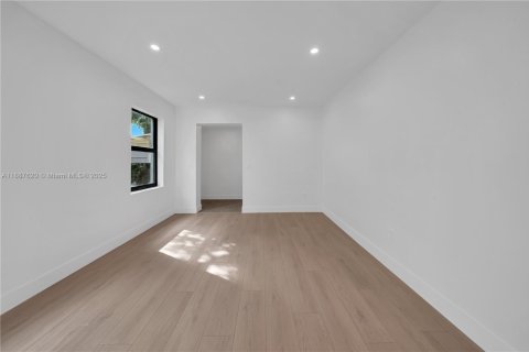 Villa ou maison à vendre à Miami, Floride: 4 chambres, 158.31 m2 № 1940922 - photo 18