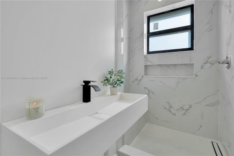 Villa ou maison à vendre à Miami, Floride: 4 chambres, 158.31 m2 № 1940922 - photo 14