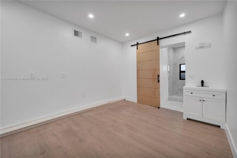 Villa ou maison à vendre à Miami, Floride: 4 chambres, 158.31 m2 № 1940922 - photo 28