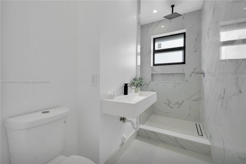 Villa ou maison à vendre à Miami, Floride: 4 chambres, 158.31 m2 № 1940922 - photo 15
