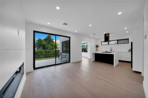 Villa ou maison à vendre à Miami, Floride: 4 chambres, 158.31 m2 № 1940922 - photo 4