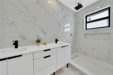 Villa ou maison à vendre à Miami, Floride: 4 chambres, 158.31 m2 № 1940922 - photo 24