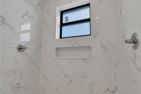 Villa ou maison à vendre à Miami, Floride: 4 chambres, 158.31 m2 № 1940922 - photo 22
