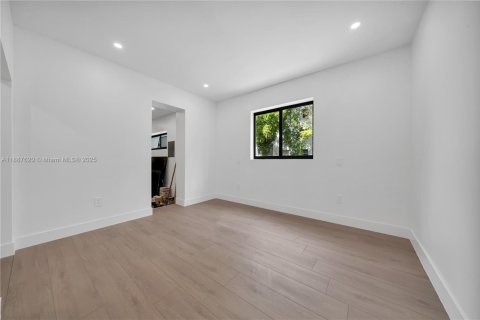 Villa ou maison à vendre à Miami, Floride: 4 chambres, 158.31 m2 № 1940922 - photo 26