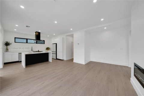 Villa ou maison à vendre à Miami, Floride: 4 chambres, 158.31 m2 № 1940922 - photo 6