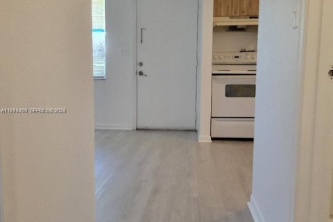 Copropriété à louer à Oakland Park, Floride: 2 chambres, 56.58 m2 № 2031935 - photo 2