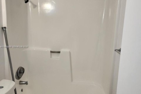 Copropriété à louer à Oakland Park, Floride: 2 chambres, 56.58 m2 № 2031935 - photo 5