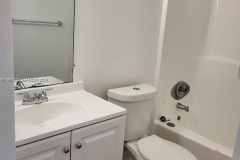 Copropriété à louer à Oakland Park, Floride: 2 chambres, 56.58 m2 № 2031935 - photo 4