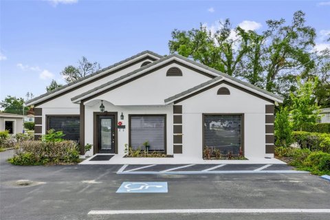 Immobilier commercial à Altamonte Springs, Floride 141.21 m2 № 2100885