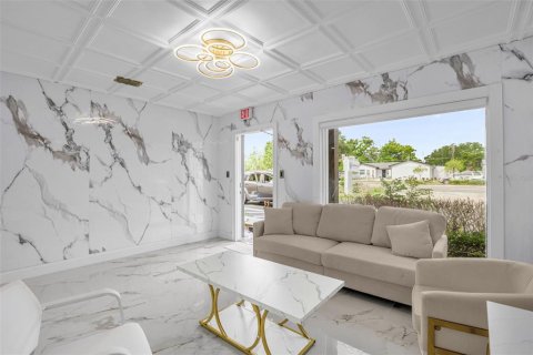 Propiedad comercial en venta en Altamonte Springs, Florida, 141.21 m2 № 2100885 - foto 11