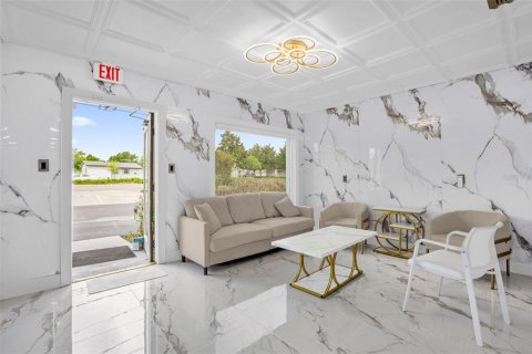 Propiedad comercial en venta en Altamonte Springs, Florida, 141.21 m2 № 2100885 - foto 9
