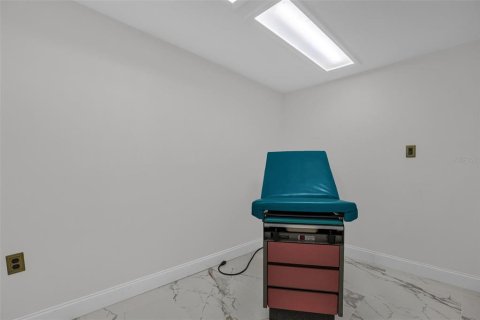 Propiedad comercial en venta en Altamonte Springs, Florida, 141.21 m2 № 2100885 - foto 16