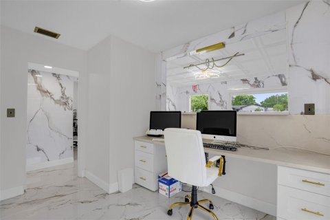 Propiedad comercial en venta en Altamonte Springs, Florida, 141.21 m2 № 2100885 - foto 13