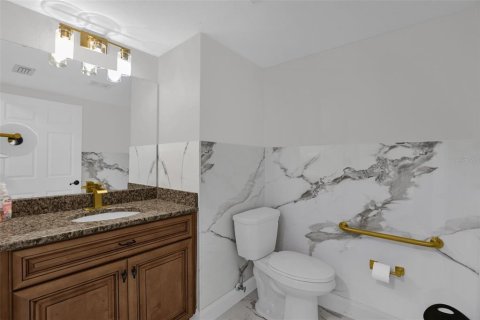 Propiedad comercial en venta en Altamonte Springs, Florida, 141.21 m2 № 2100885 - foto 19