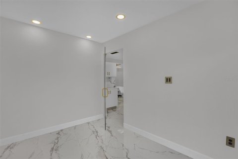 Propiedad comercial en venta en Altamonte Springs, Florida, 141.21 m2 № 2100885 - foto 30