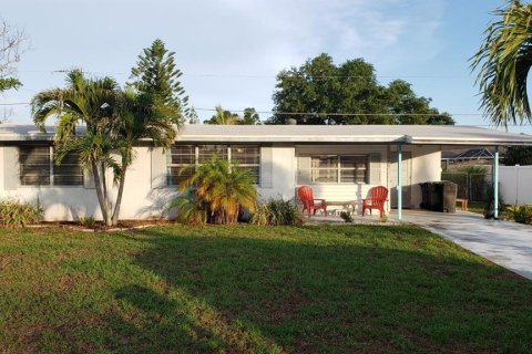 House in Venice, Florida 2 bedrooms, 96.25 sq.m. № 2231794