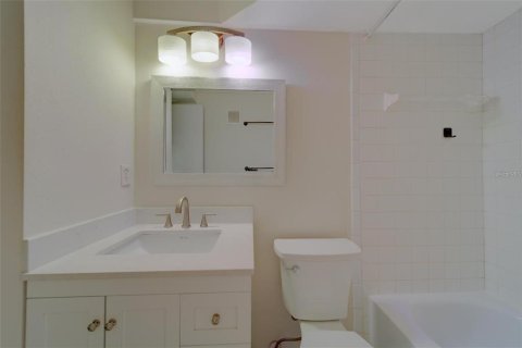 Condo in Clearwater, Florida, 1 bedroom  № 2198893 - photo 11
