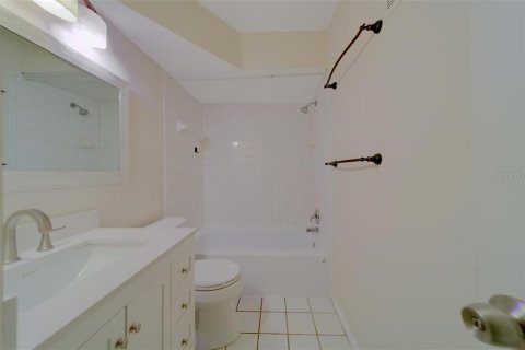 Condo in Clearwater, Florida, 1 bedroom  № 2198893 - photo 13