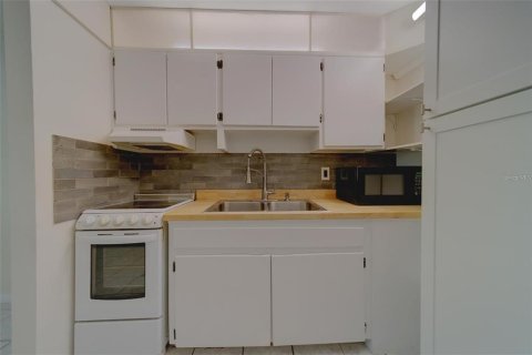 Condo in Clearwater, Florida, 1 bedroom  № 2198893 - photo 8