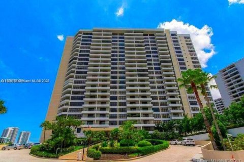 Condo in Hallandale Beach, Florida, 2 bedrooms  № 1921023 - photo 29