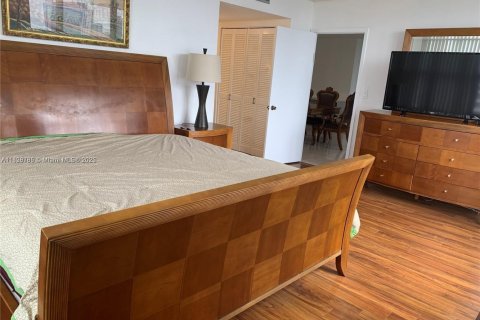 Condo in Hallandale Beach, Florida, 2 bedrooms  № 1921023 - photo 15