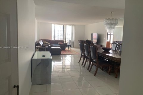 Condo in Hallandale Beach, Florida, 2 bedrooms  № 1921023 - photo 8