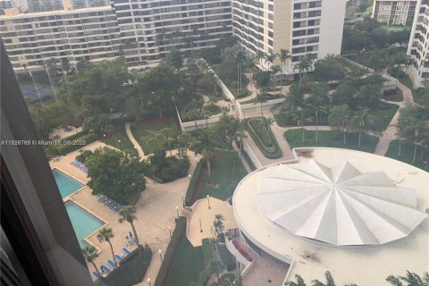 Condo in Hallandale Beach, Florida, 2 bedrooms  № 1921023 - photo 23