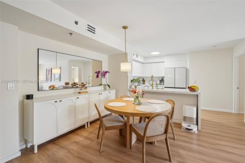 Condominio en venta en Aventura, Florida, 2 dormitorios, 109.62 m2 № 2000589 - foto 13