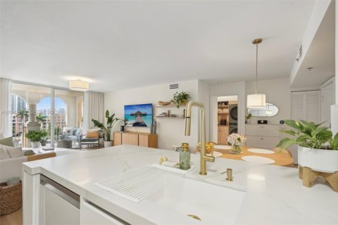 Condominio en venta en Aventura, Florida, 2 dormitorios, 109.62 m2 № 2000589 - foto 7