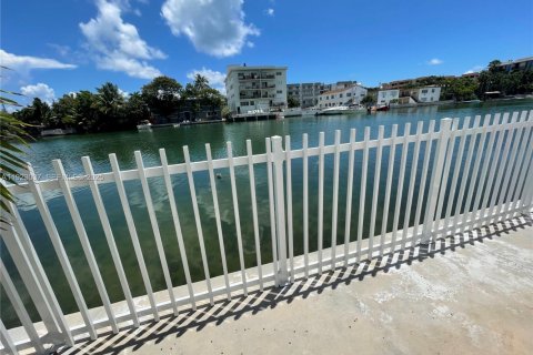 Appartement à louer à Miami Beach, Floride: 2 chambres, 326.09 m2 № 1976612 - photo 21